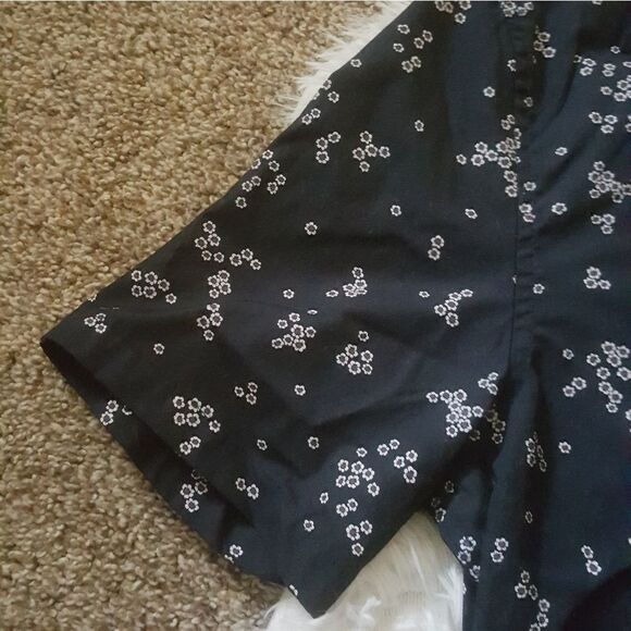 H&M floral button down shirt Size Medium EUC - Picture 4 of 6